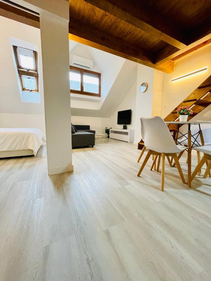 El Atico Nuevo En El Centro Con Ascensor, Garaje, Aire Acondicionado Y Wifi Apartman Biescas Kültér fotó