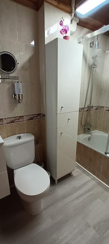 El Atico Nuevo En El Centro Con Ascensor, Garaje, Aire Acondicionado Y Wifi Apartman Biescas Kültér fotó
